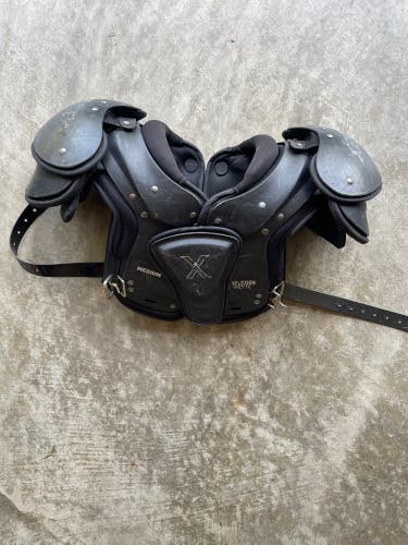 Youth Medium Xenith Xflexion Flyte Shoulder Pads