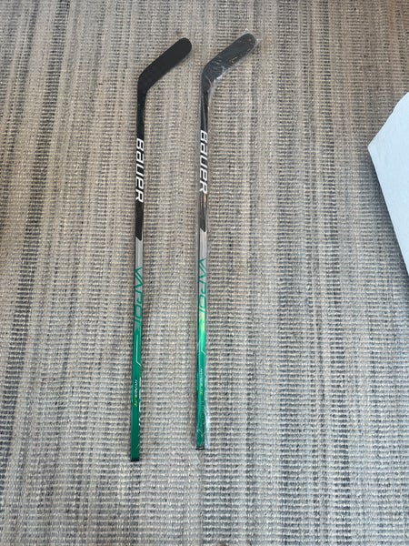 2 Green Senior Right Handed P88M Pro Stock Vapor FlyLite Hockey Sticks
