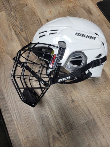 Used Large Bauer Re-Akt 95 Helmet