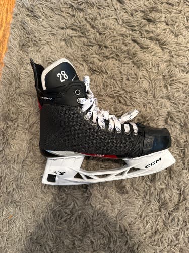 Senior CCM Regular Width Pro Stock Size 8.5 JetSpeed FT4 Hockey Skates