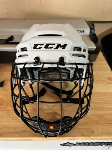 CCM Tacks 910 Helmet White Medium w/ cage