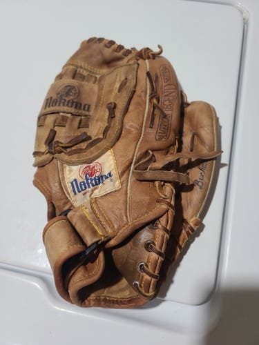 Used Right Hand Throw Nokona Buckaroo AMG 600K-CW Outfield Softball Glove 13"