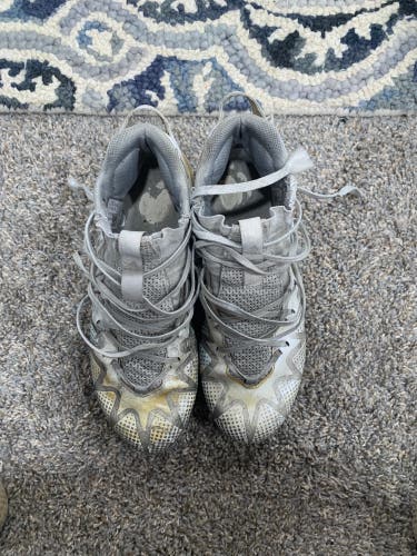 Men's Molded Cleats Low Top Freak