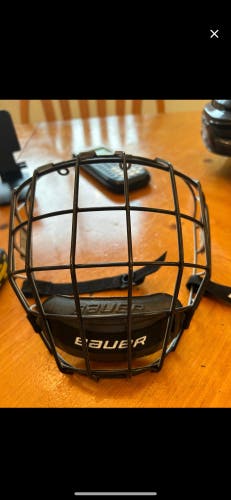 Used Medium Bauer Full Cage Re-Akt Cage
