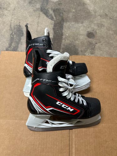 Junior Used CCM JetSpeed FT340 Hockey Skates Regular Width Size 2