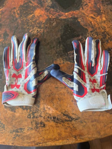 Usa Youth medium under armour football gloves