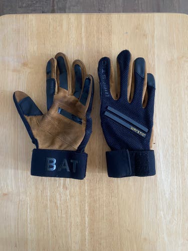 Used warstic batting gloves