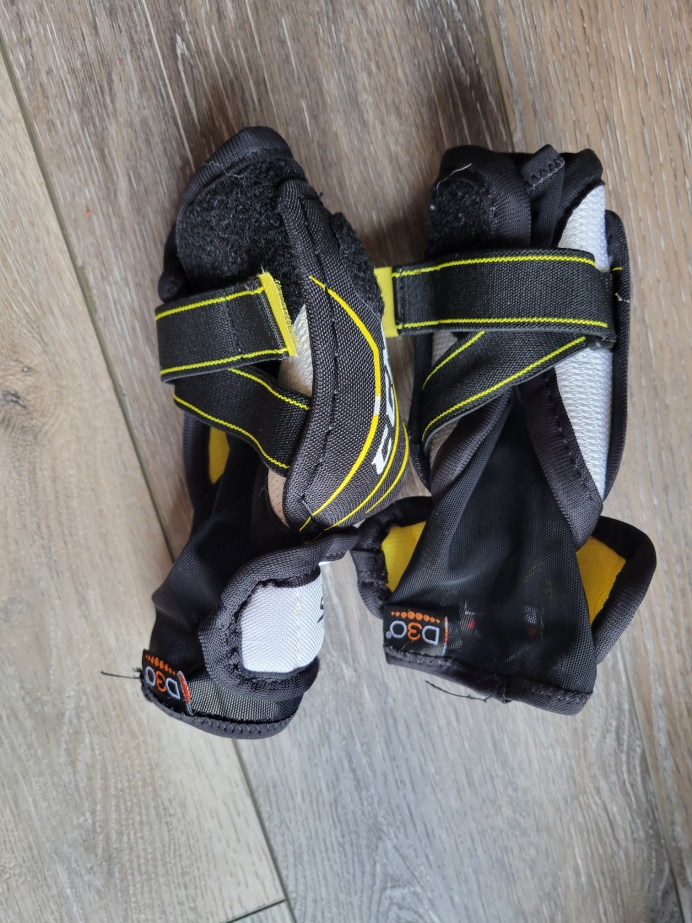 Used Small CCM Super Tacks Elbow Pads