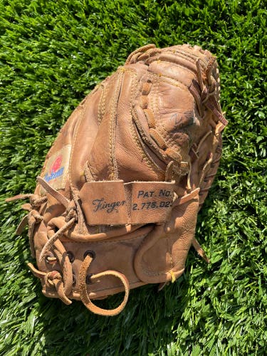 Nokona CM88 Catcher's Glove - Right Hand Throw