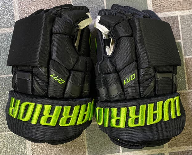 Dallas Stars Joe Pavelski Warrior QR1 Pro Blackout Gloves 14" Pro Stock - USED