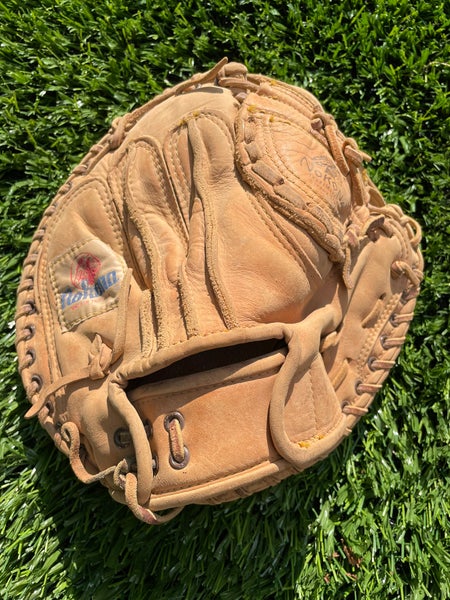 Nokona CM47 Catcher’s Glove - Right Hand Throw