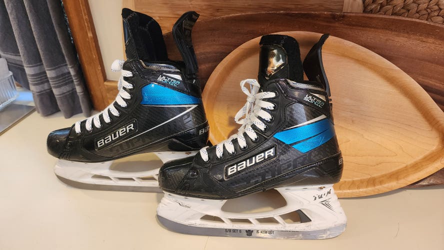 Blue Senior Used Bauer Supreme UltraSonic Hockey Skates Wide E Width Pro Stock Size 7.5