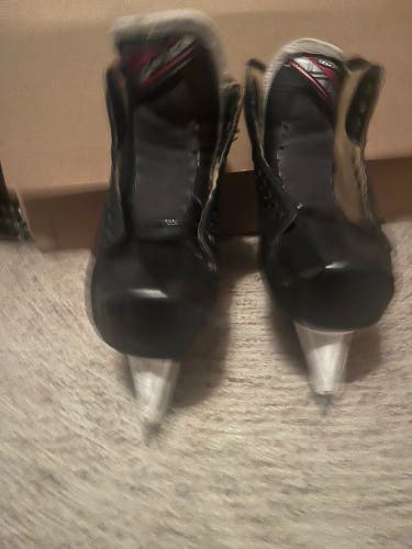 Used Bauer Regular Width  Size 11 Vapor X2.9 Hockey Goalie Skates