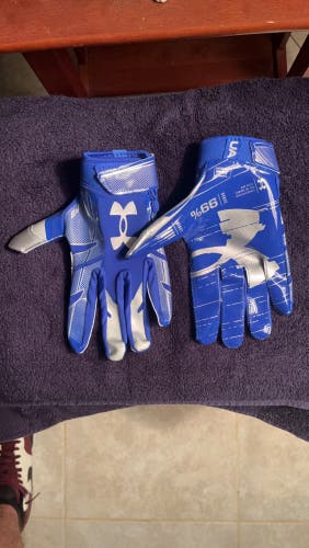 New Under Armour Football Gloves (adult small)