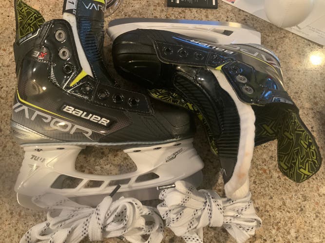 New Bauer Regular Width Size 1 Vapor 3X Hockey Skates