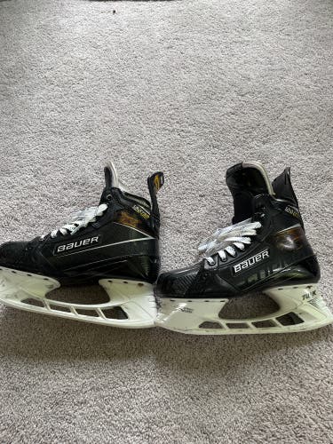 Used Bauer Regular Width  Pro Stock Size 9 Supreme UltraSonic Hockey Skates