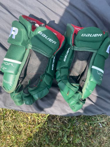 Bauer senior 13” green hockey gloves