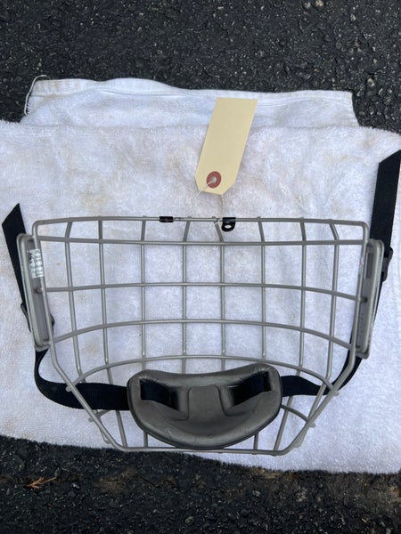 Used Medium Bauer Profile I Cage