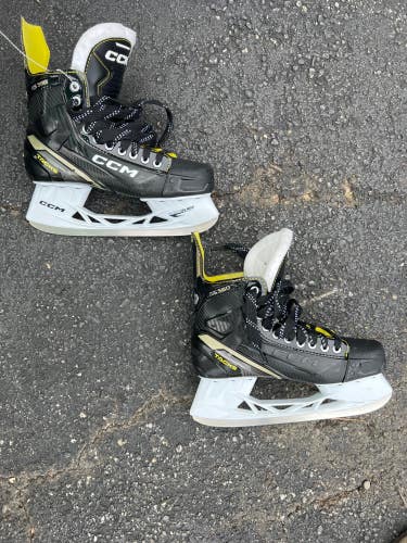 Senior Used CCM AS-560 Hockey Skates D&R (Regular) 9.0