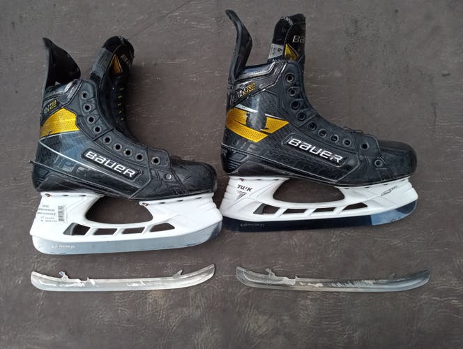 Intermediate Used Bauer Supreme UltraSonic Hockey Skates Regular Width Size 6
