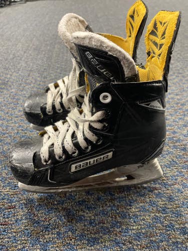 Junior Used Bauer Ignite Pro Hockey Skates D&R (Regular 1.5