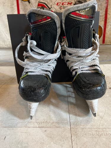 Used Bauer Regular Width Size 5.5 Vapor XLTX Pro+ Hockey Skates