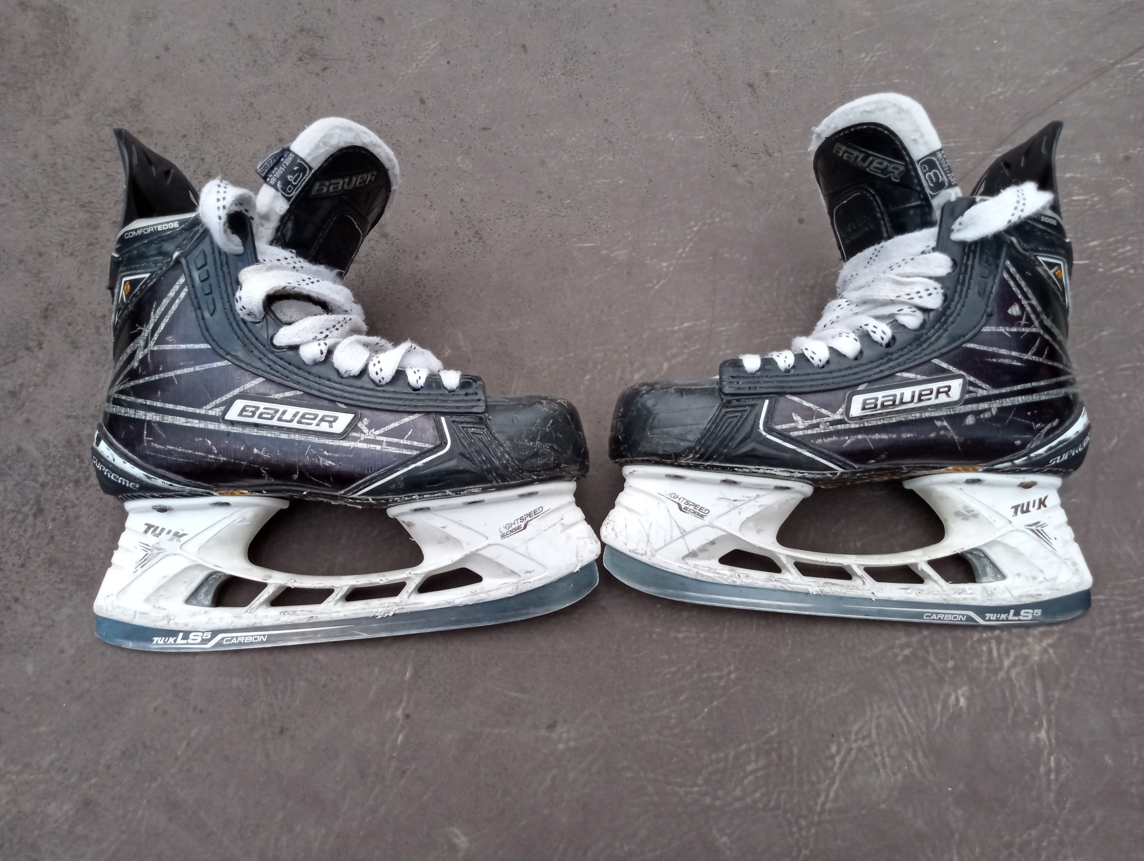 Junior Used Bauer Supreme 1S Hockey Skates Regular Width Size 3