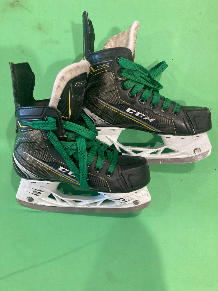 Junior Used CCM Tacks 9060 Hockey Skates D&R (Regular) 1.5