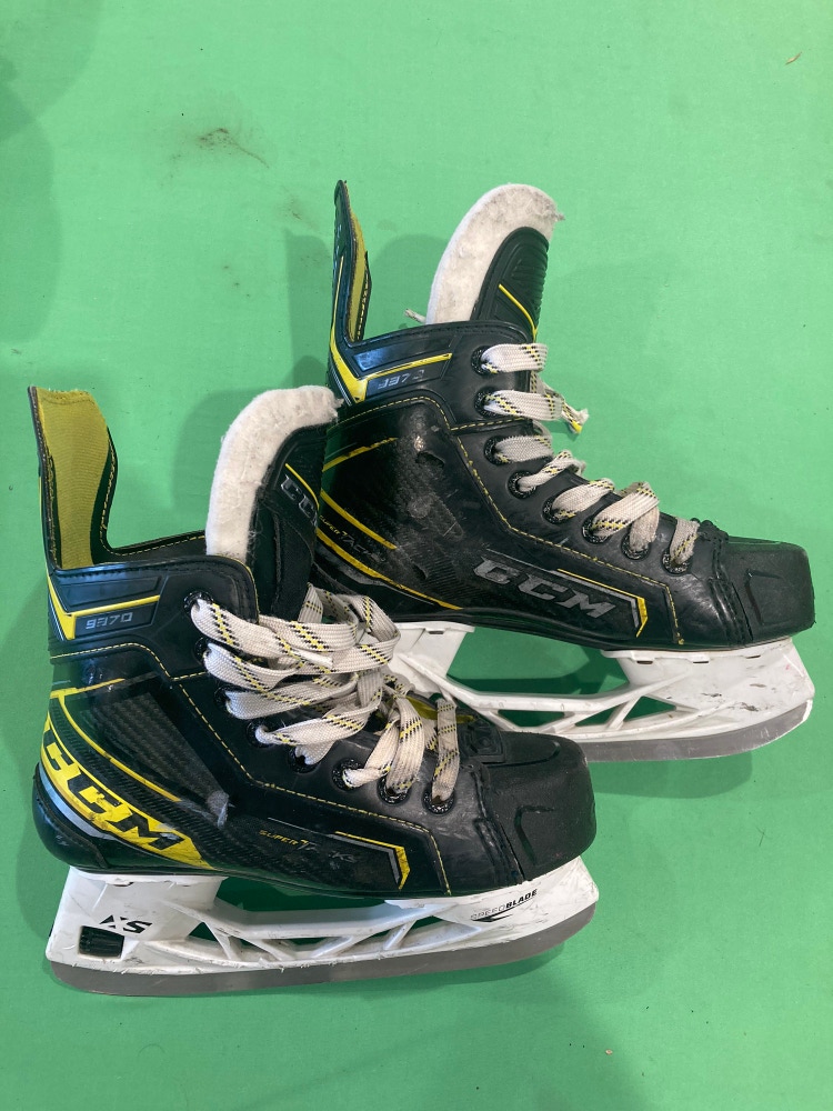 Junior Used CCM Super Tacks 9370 Hockey Skates D&R (Regular) 2.5
