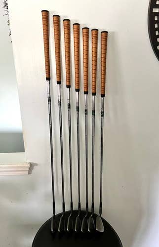 Used Men's Mizuno Right Handed Tour XP Iron Set Regular Flex 7 Pieces Steel Shaft