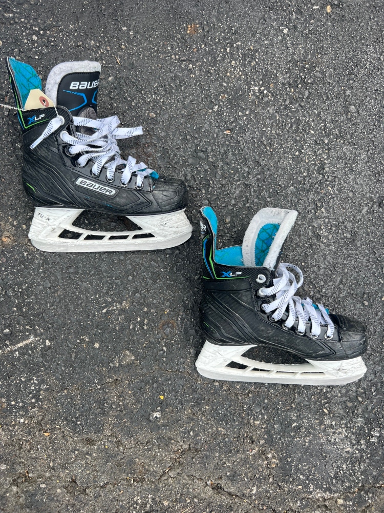 Junior Used Bauer XLP Hockey Skates D&R (Regular) 3.0