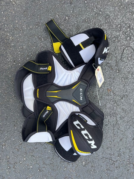Junior Used Medium CCM Tacks 9060 Shoulder Pads