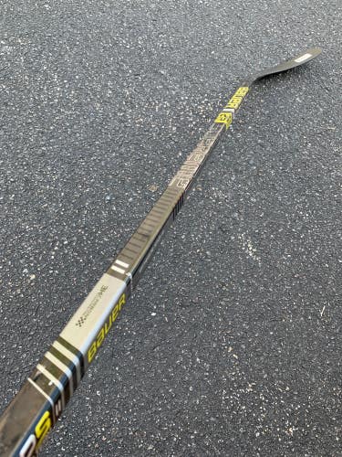 Used Junior Bauer Supreme 2S Team Right-Handed P92 Hockey Stick