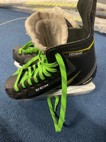 Used CCM Tacks 1052 Hockey Skates 5.0 - Intermediate