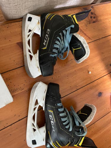 Used CCM Regular Width  Size 3.5 Super Tacks 9380 Hockey Skates