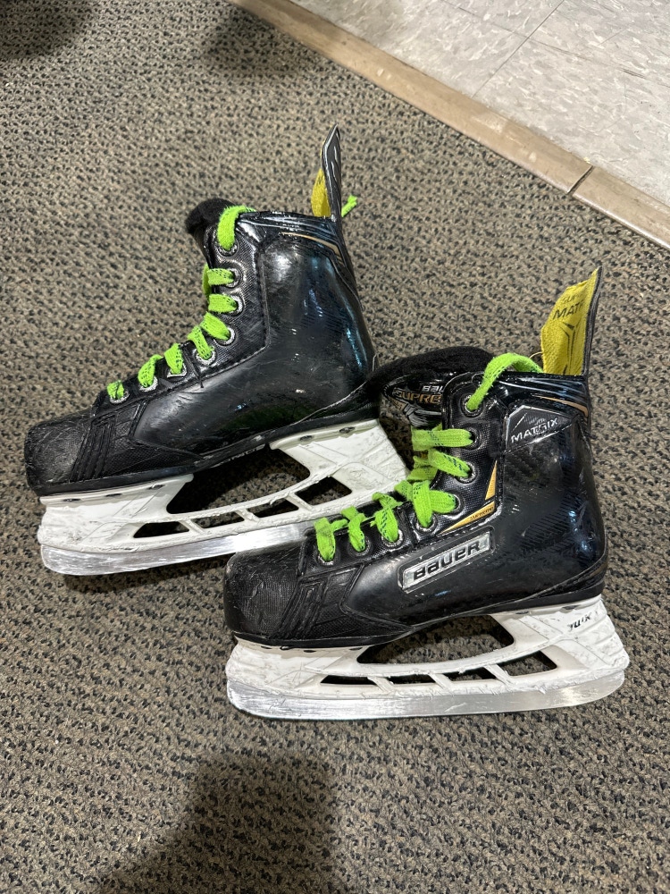 Youth Used Bauer Supreme Matrix Hockey Skates D&R (Regular) 13.0