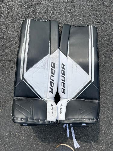 Used 30" Int Small Bauer M5 Pro Goalie Leg Pads