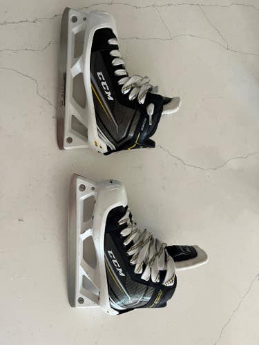 Junior Used CCM Tacks 9060 Hockey Goalie Skates Regular Width Size 3.5