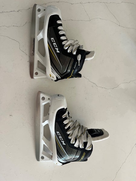 Junior Used CCM Tacks 9060 Hockey Goalie Skates Regular Width Size 3.5