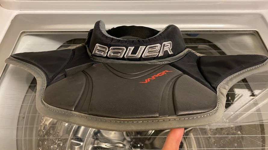 Senior Bauer vapor AeroLite Neck/ clavicle protector