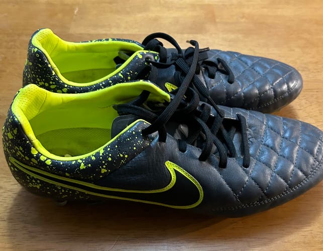 Nike Tiempo Legacy FG Size 9.0 (Women's 10) Nike Cleats