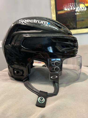 LA Kings Bauer Pro Stock Re-Akt 150 Helmet