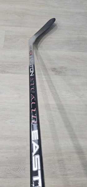 Junior Used Right Handed Easton Stealth Hockey Stick P88 Forsberg