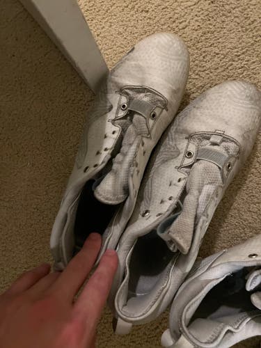 New balance freeze cleats