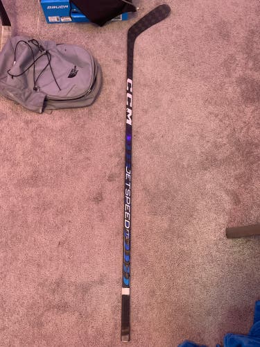 Intermediate Right Handed P28  JetSpeed FT5 Pro Hockey Stick