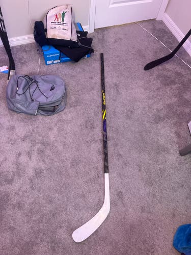 Intermediate Right Handed P29  Super Tacks AS4 Pro Hockey Stick