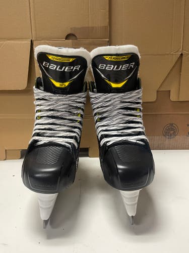 Senior New Bauer Supreme 3S Pro Hockey Skates Regular Width Size 8