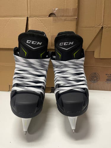 Junior New CCM RibCor Titanium Hockey Skates Regular Width Size 4.5