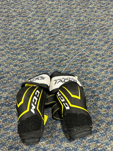 Used Large CCM Super Tacks Elbow Pads