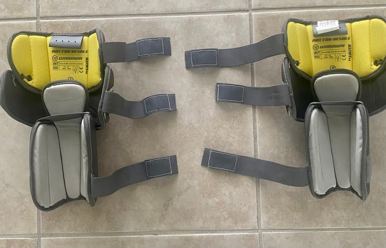 Warrior R/Gt Knee Guards  Size: Intermediate